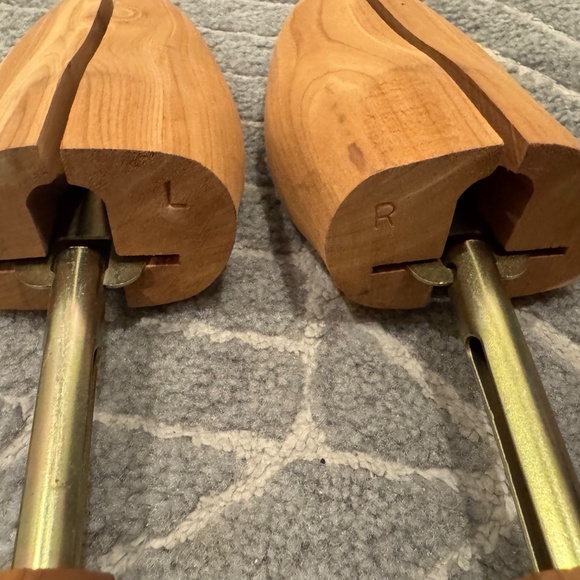 Woodlore Men's Adjustable Cedar Shoe Tree Size L (10-11.5D) - Picture 2 of 2